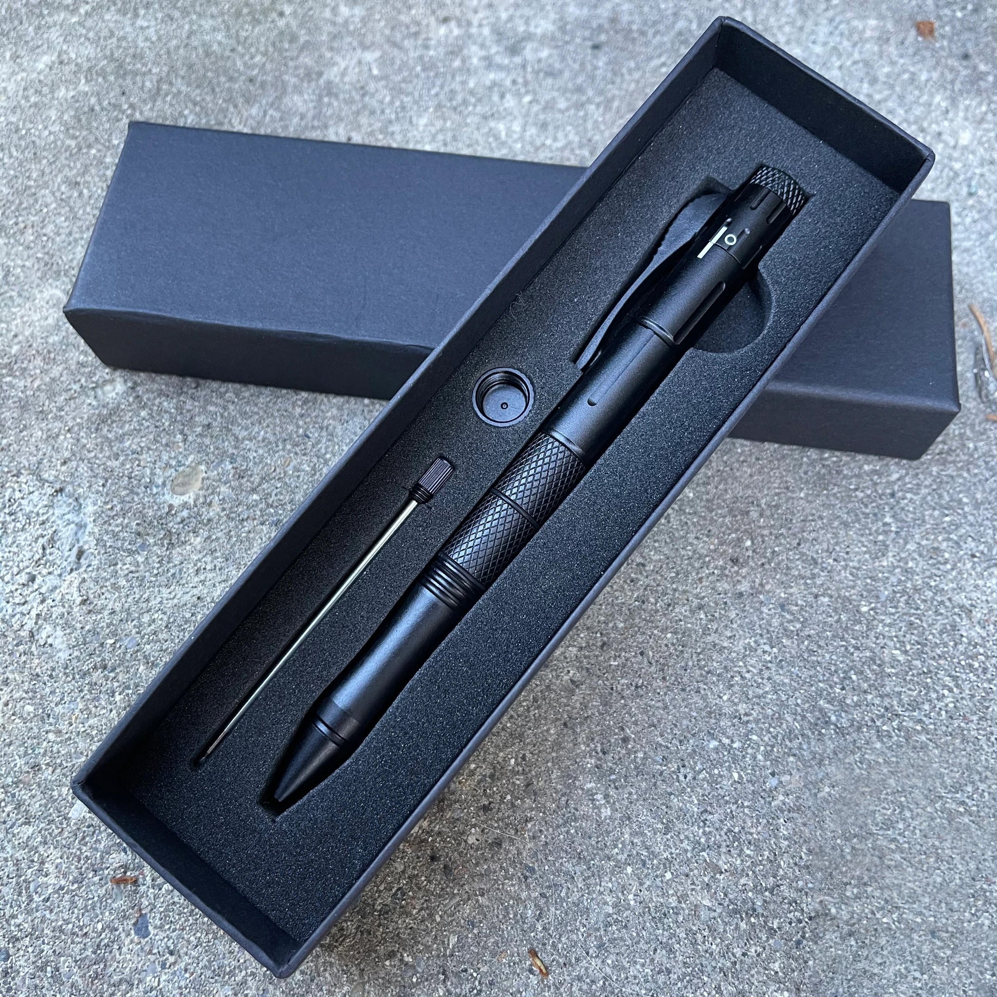 Arkaru TYRANT PEN  It's super snappy, light weight, easy to use and easy to hide!